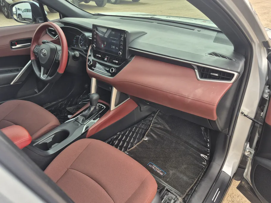 2024 Toyota Corolla Cross XLE HEV 
