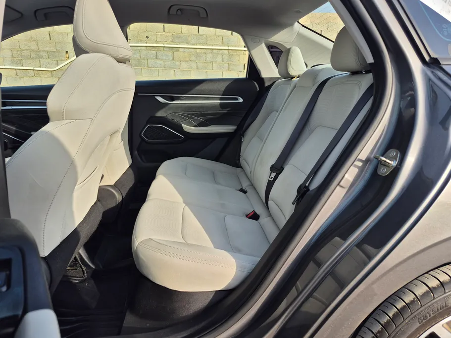 جيلي امجراند GS 2024 