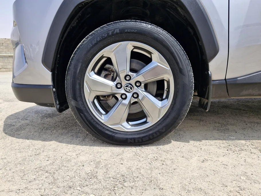 2020 Toyota RAV4 XLE HEV 