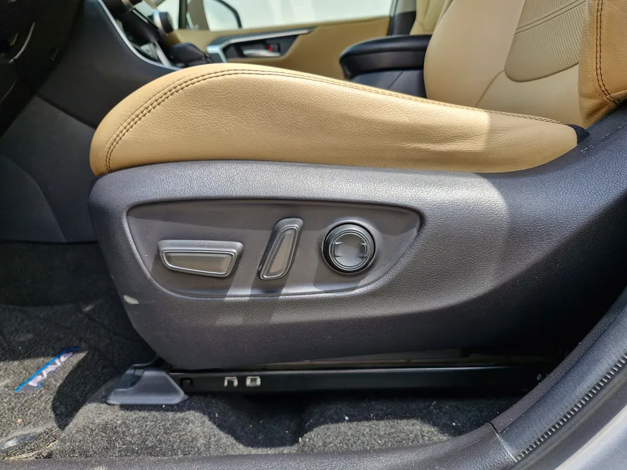 2020 Toyota RAV4 XLE HEV 
