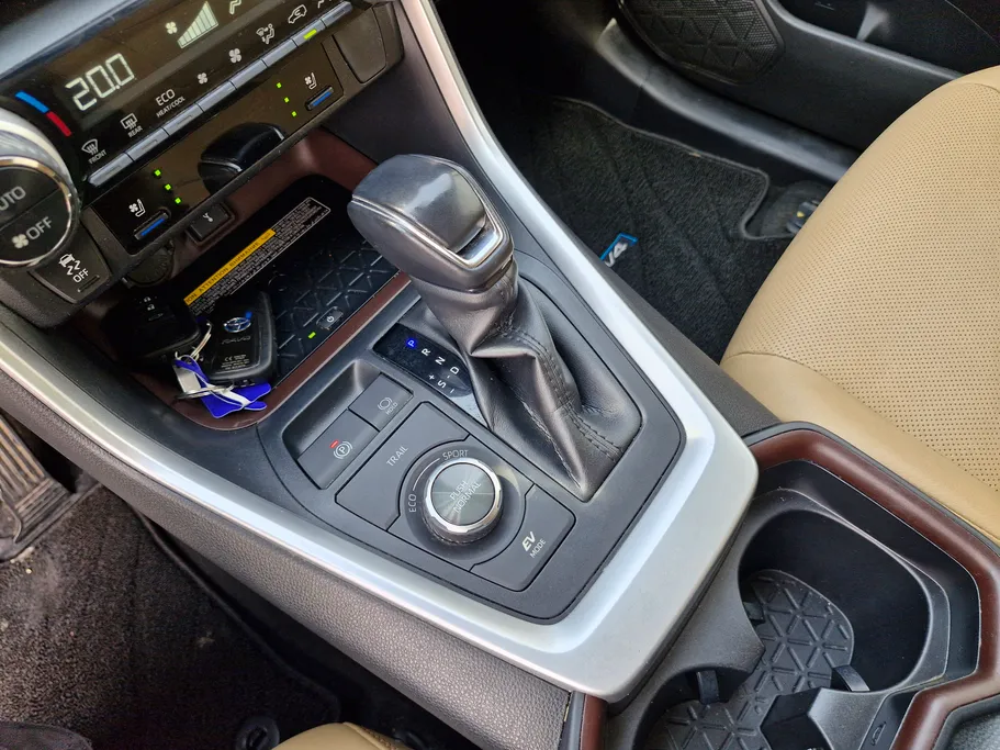 2020 Toyota RAV4 XLE HEV 