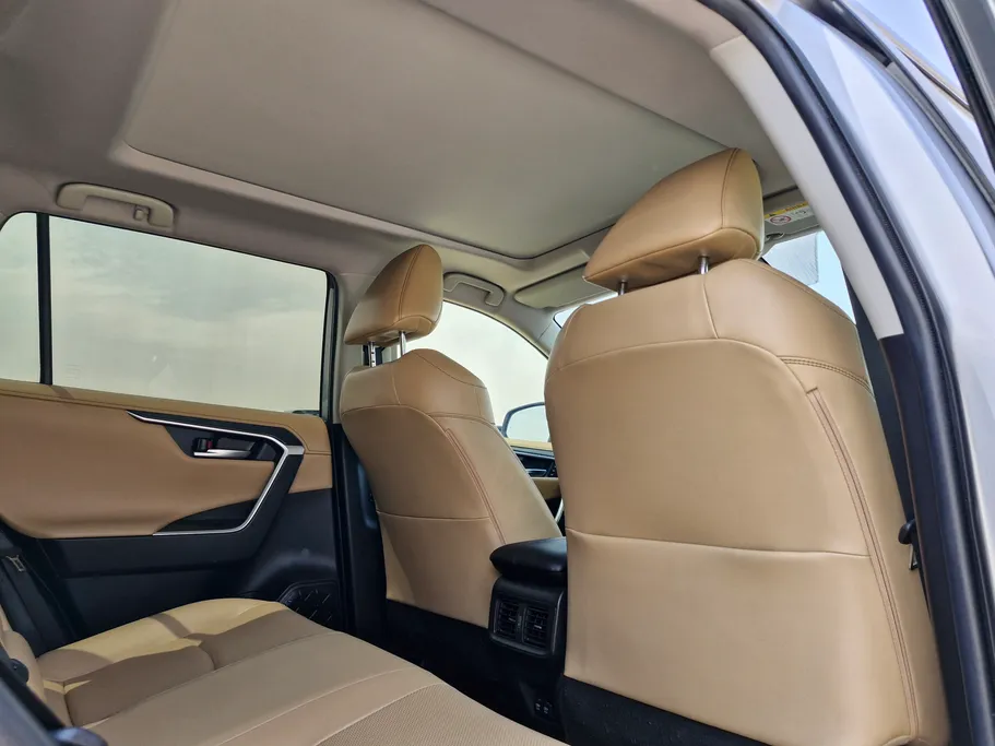2020 Toyota RAV4 XLE HEV 