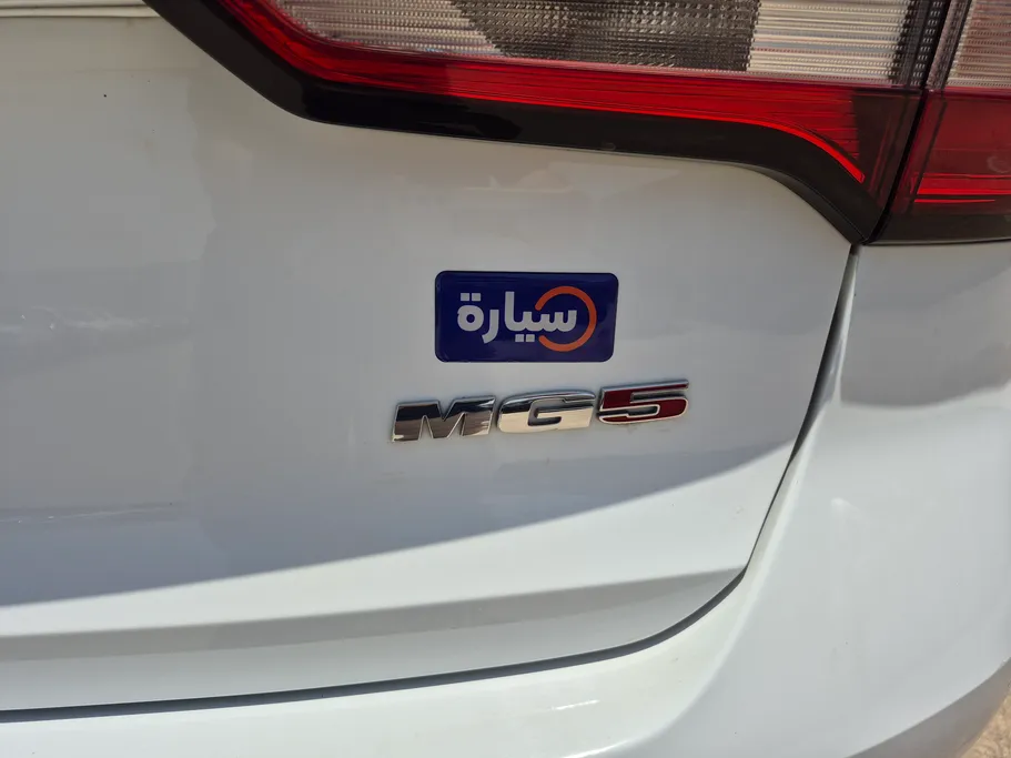 ام جي 5 STD 2023 