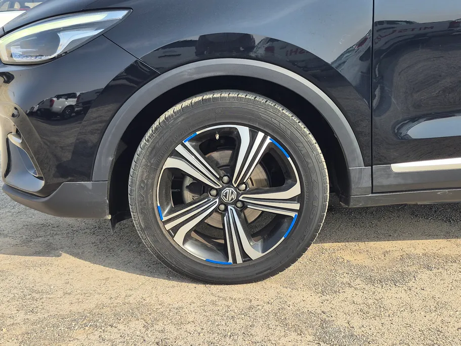 2024 MG ZS LUX 
