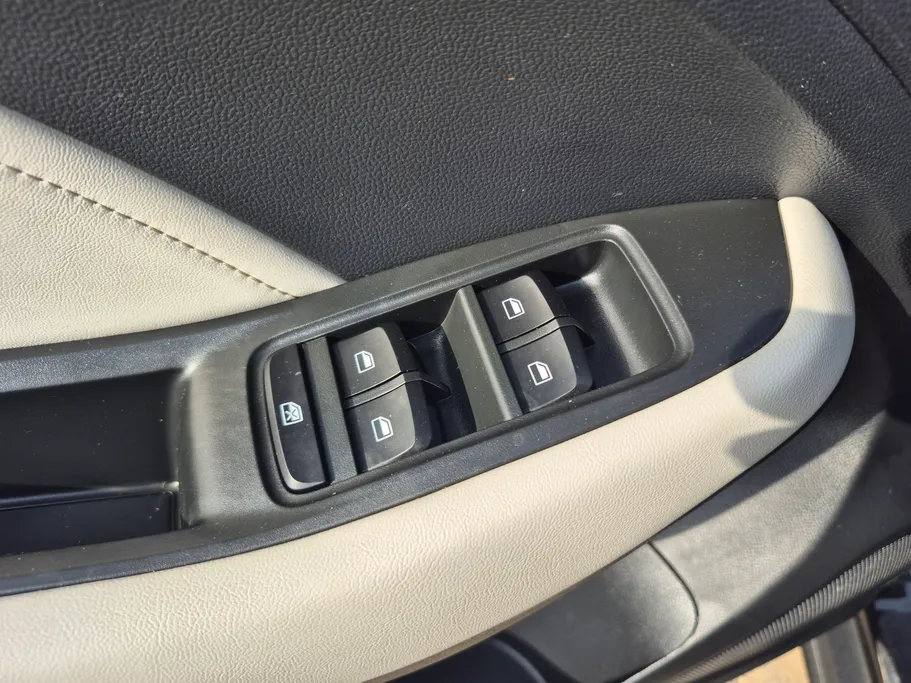 2024 MG ZS LUX 