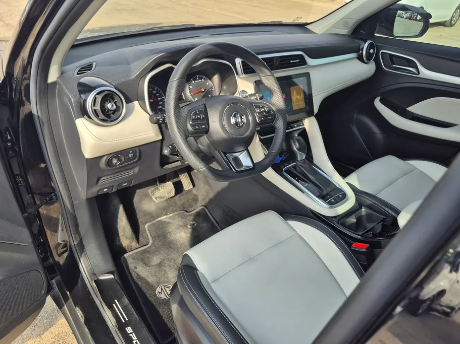 2024 MG ZS LUX 