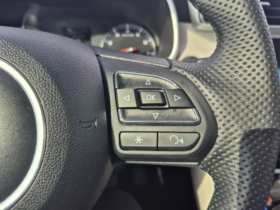 2024 MG ZS LUX 