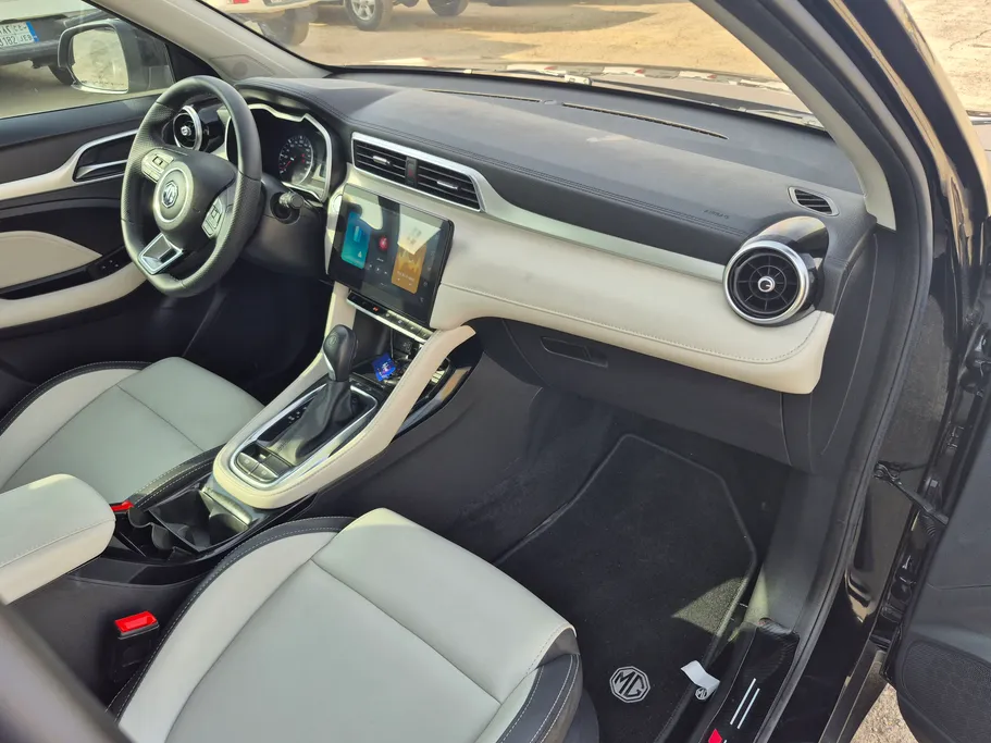 2024 MG ZS LUX 
