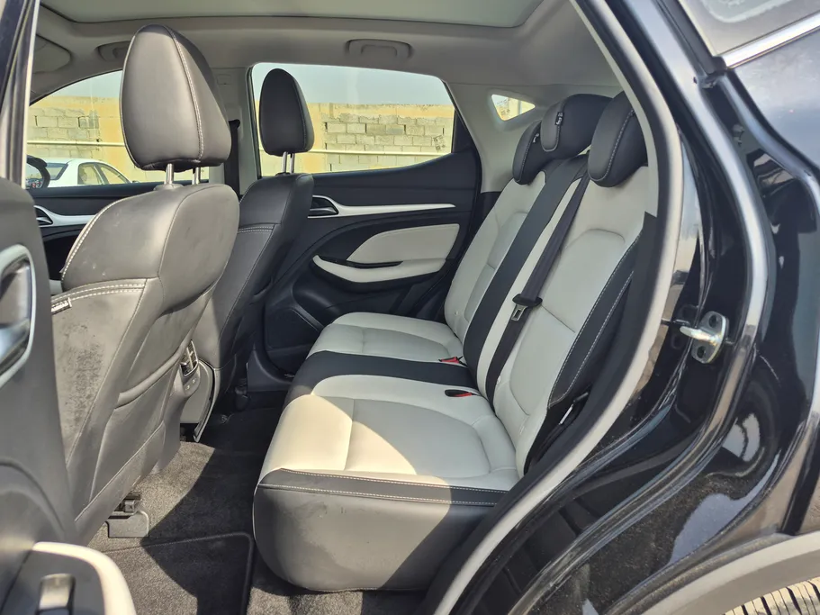 2024 MG ZS LUX 