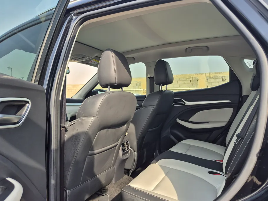 2024 MG ZS LUX 