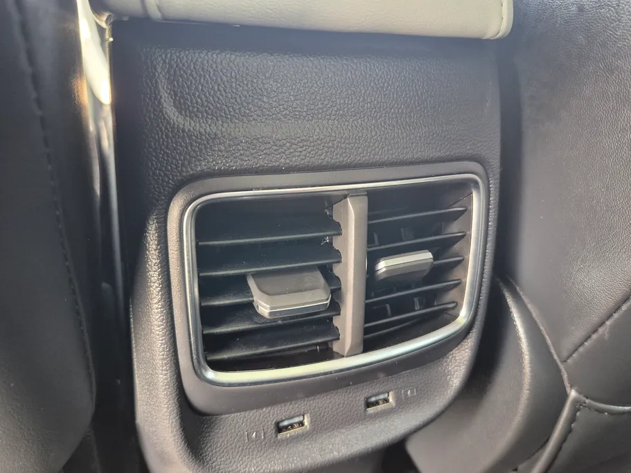 2024 MG ZS LUX 