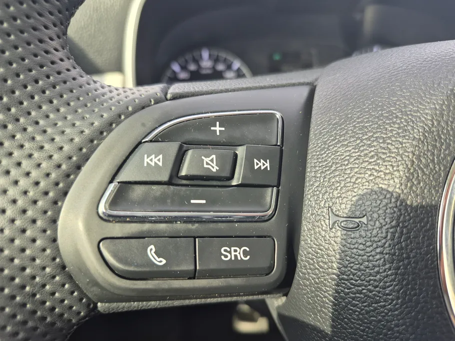 2024 MG ZS LUX 