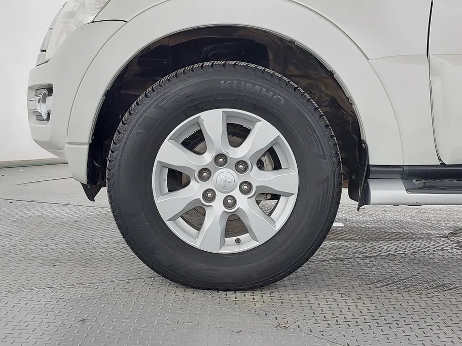 2019 Mitsubishi Pajero GLS 4Doors 