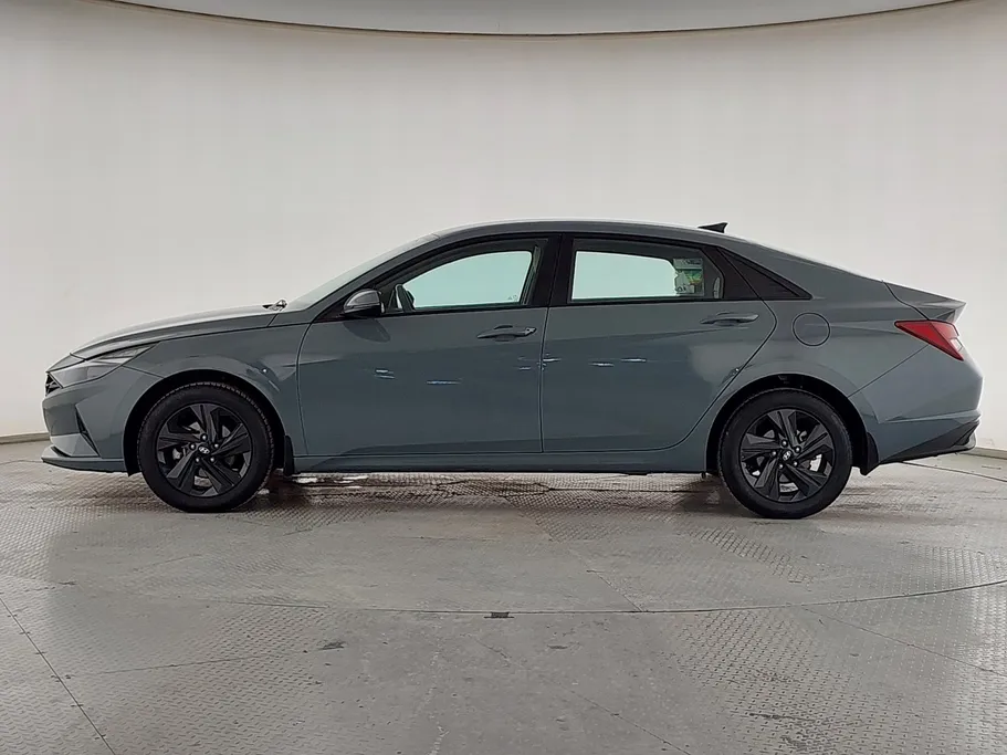 2023 Hyundai Elantra Smart 