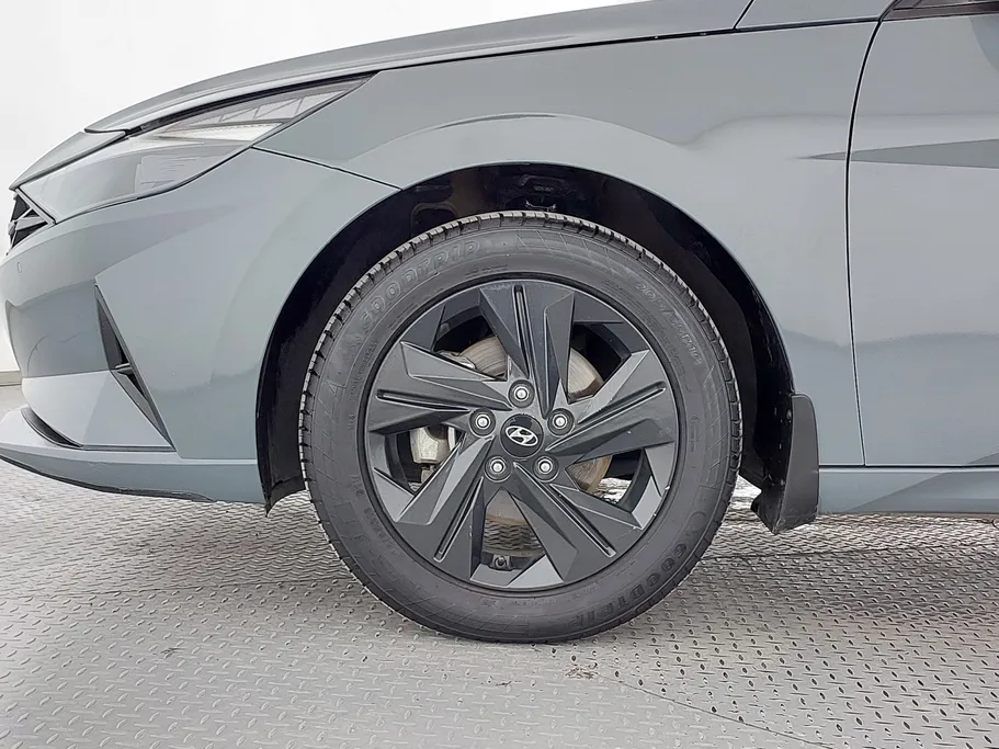 2023 Hyundai Elantra Smart 