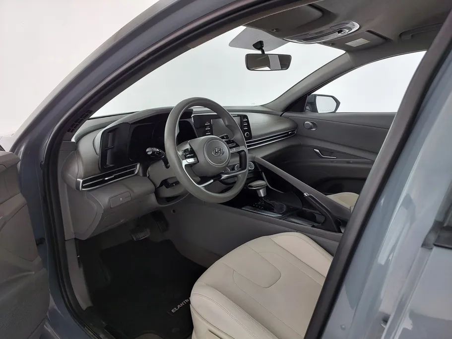2023 Hyundai Elantra Smart 