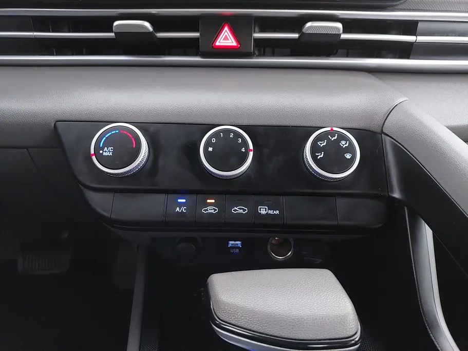 2023 Hyundai Elantra Smart 