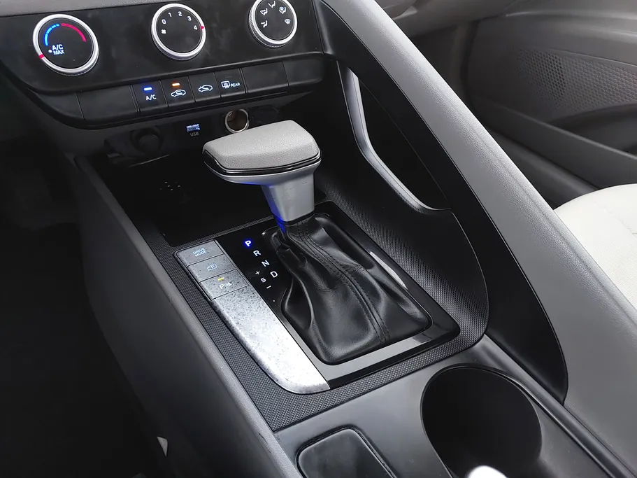 2023 Hyundai Elantra Smart 