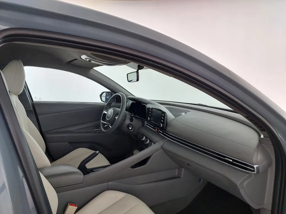 2023 Hyundai Elantra Smart 
