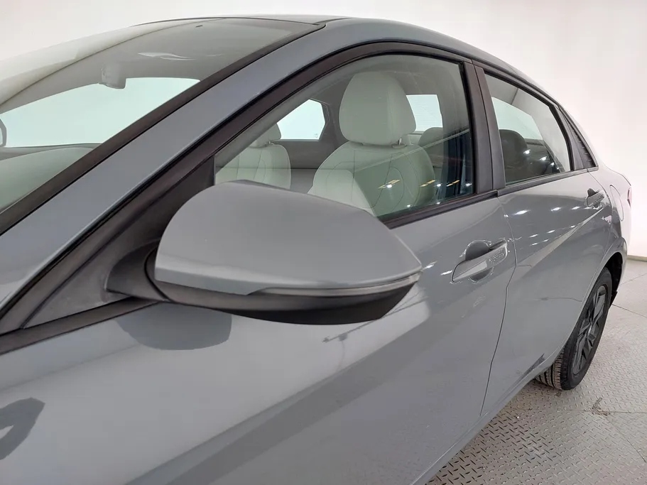 2023 Hyundai Elantra Smart 