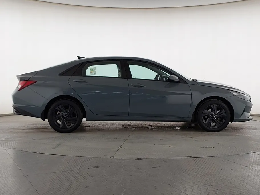 2023 Hyundai Elantra Smart 