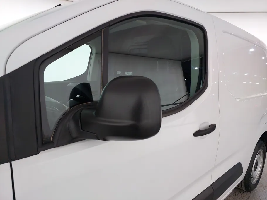 بيجو بارتنر Short van 2025 