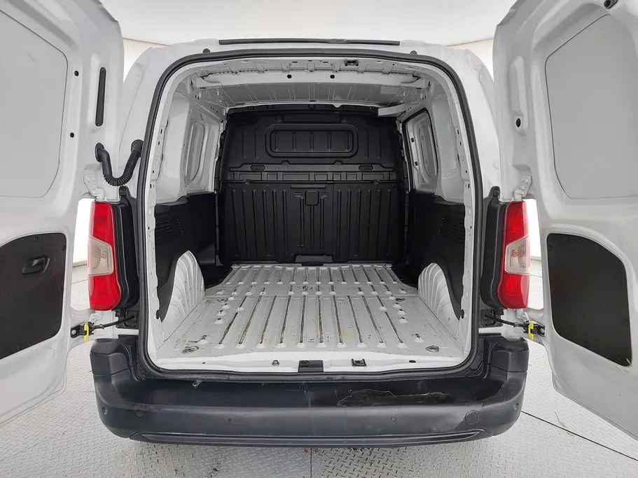 2023 Peugeot Partner Short van 