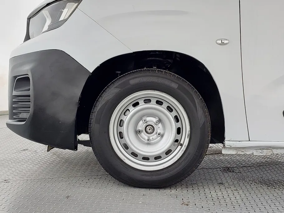 2023 Peugeot Partner Short van 