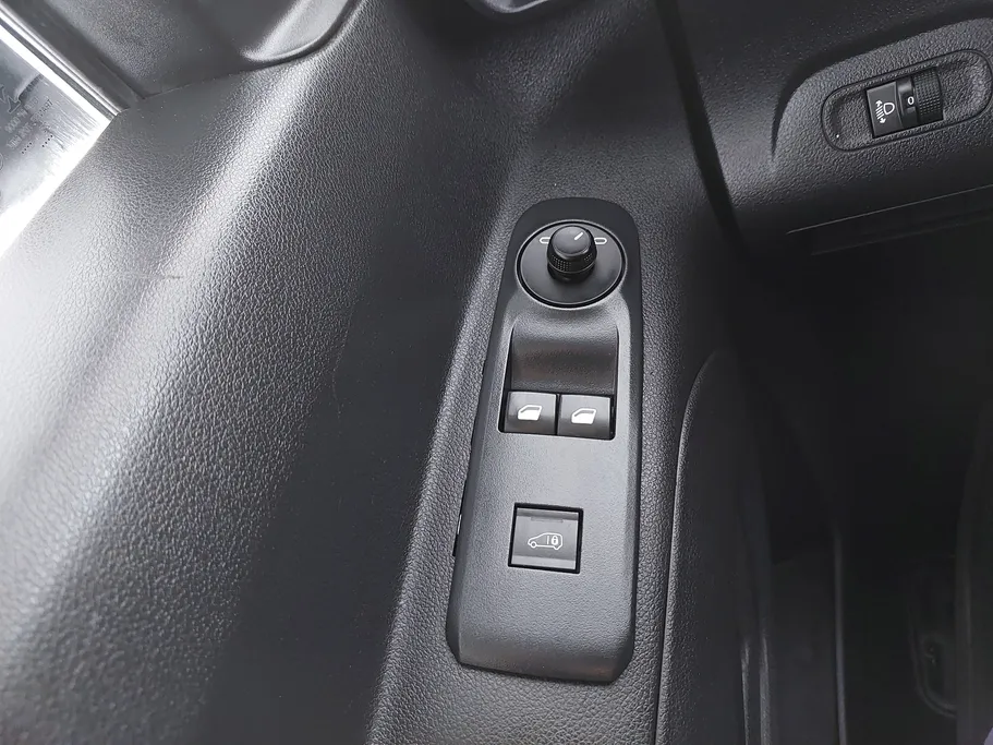 2023 Peugeot Partner Short van 