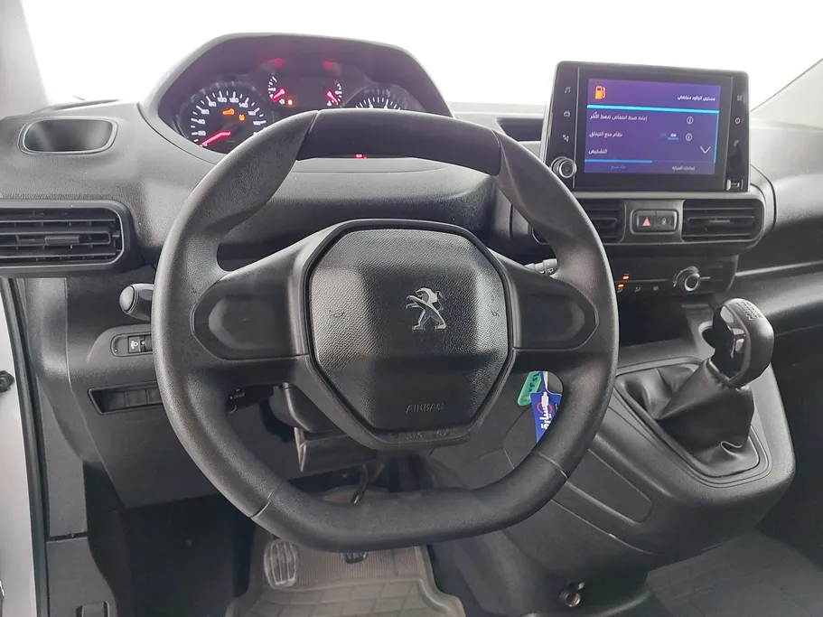 2023 Peugeot Partner Short van 
