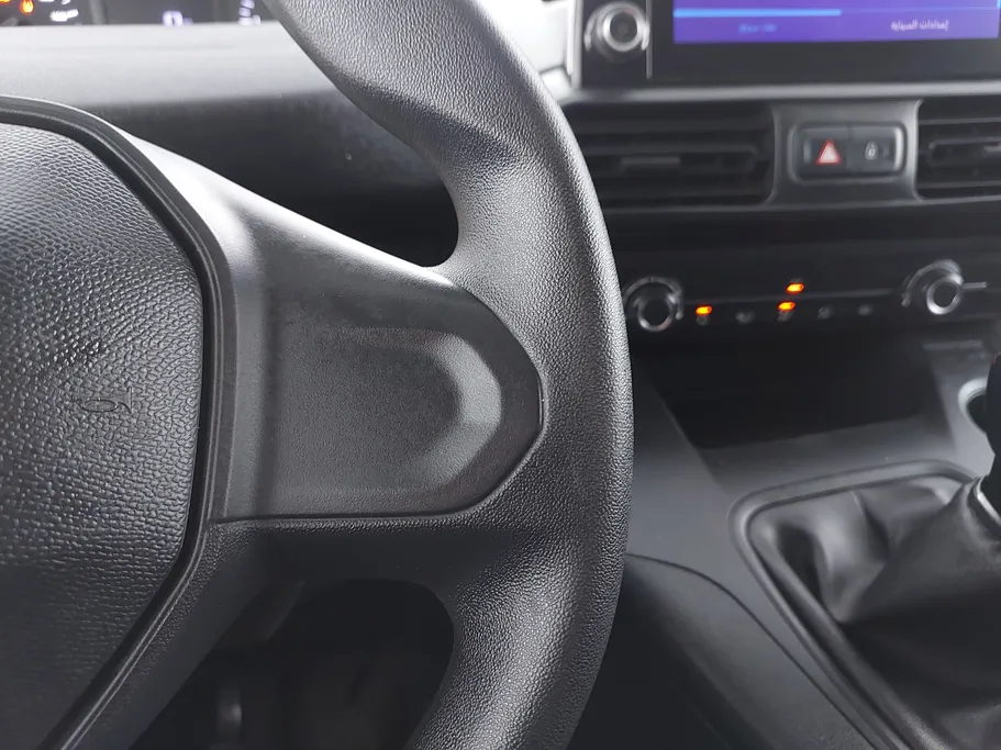 2023 Peugeot Partner Short van 