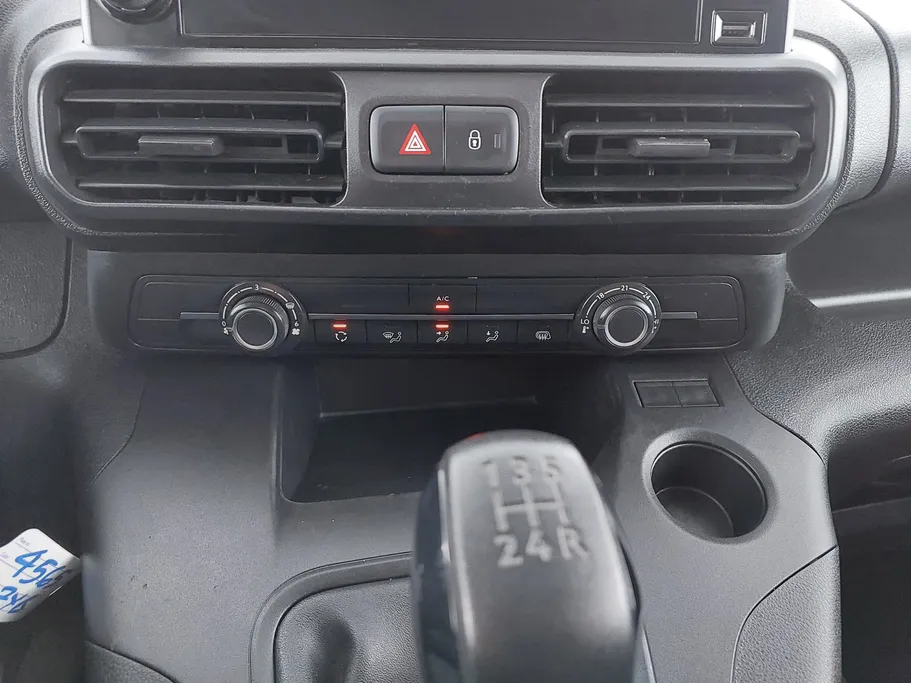 2023 Peugeot Partner Short van 