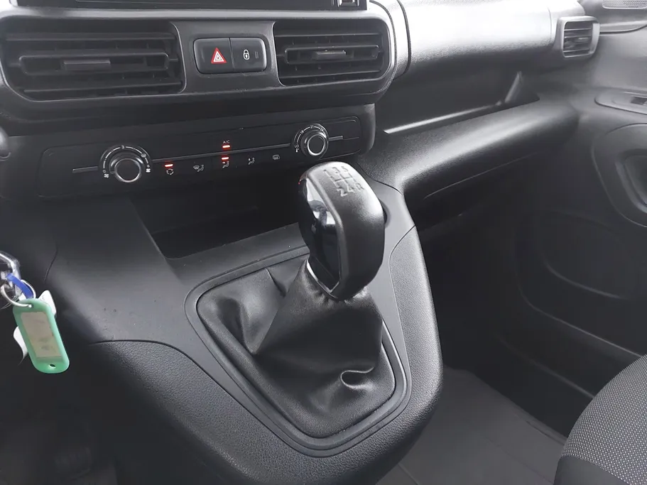 2023 Peugeot Partner Short van 