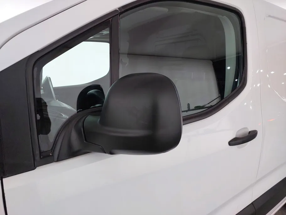 2023 Peugeot Partner Short van 