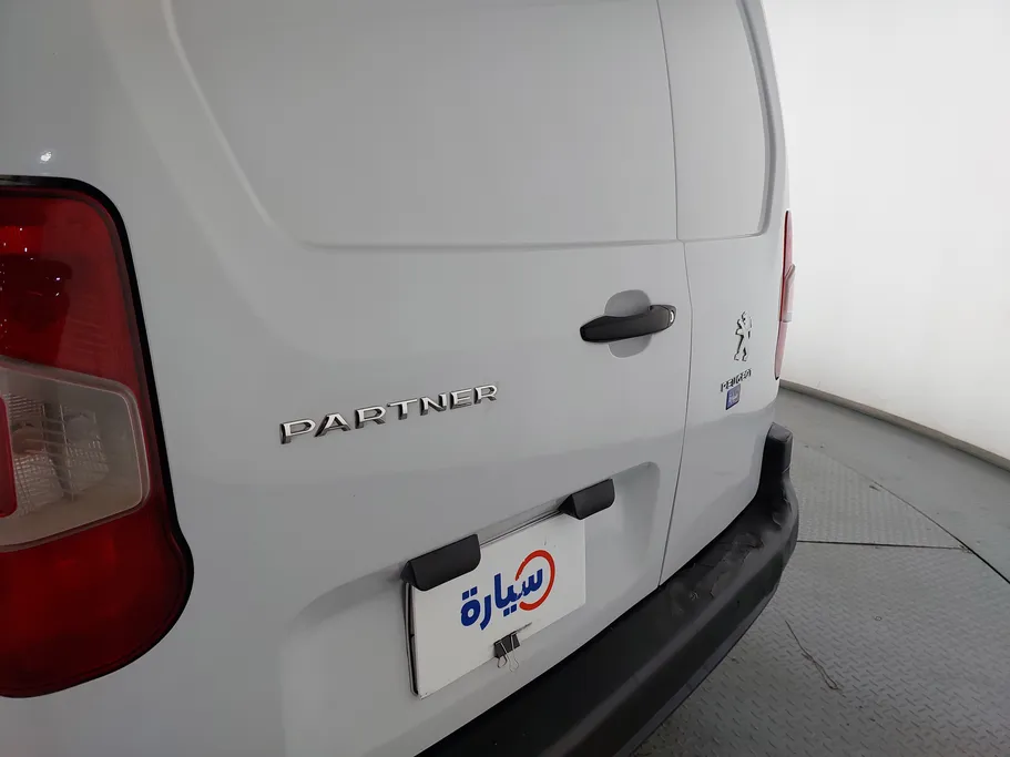 2023 Peugeot Partner Short van 