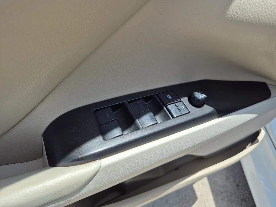 تويوتا كامري LE 2023 