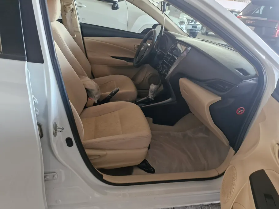 2022 Toyota Yaris  Y 