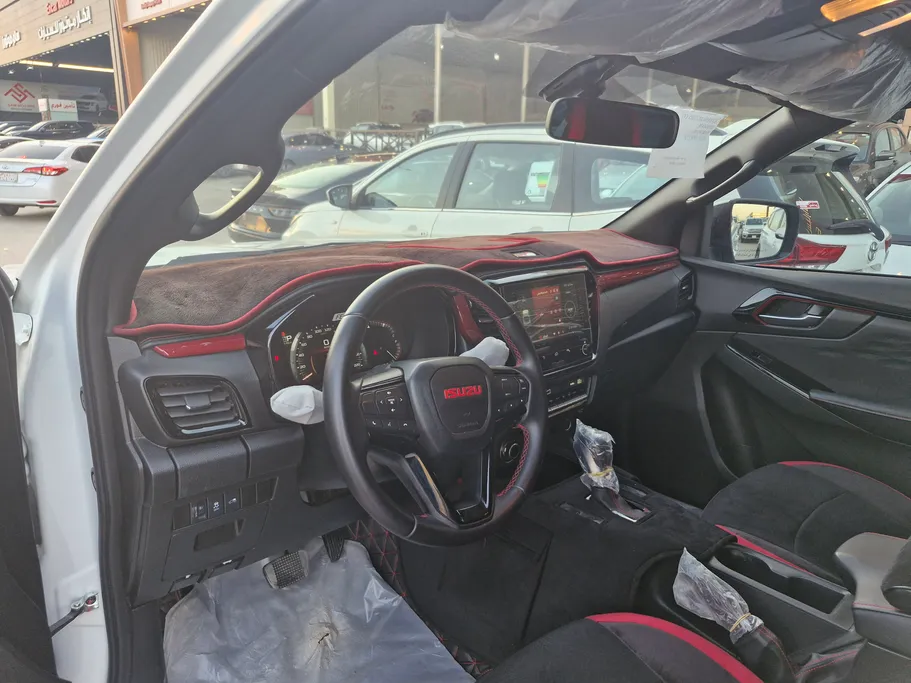 ايسوزو دي ماكس GT 2025 