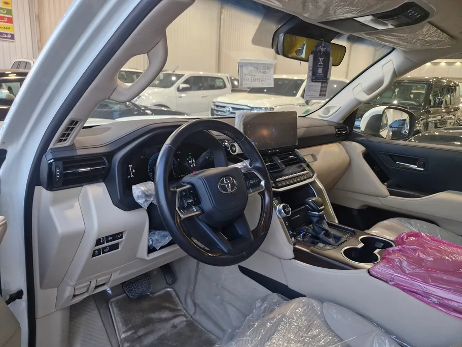 تويوتا لاندكروزر GXR4 2025 