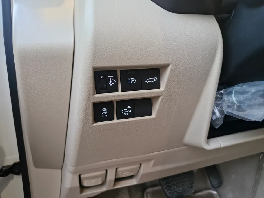 تويوتا لاندكروزر GXR4 2025 