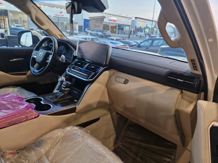 تويوتا لاندكروزر GXR4 2025 
