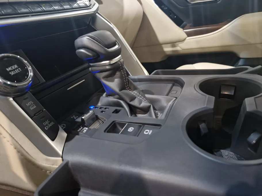 تويوتا لاندكروزر GXR4 2025 