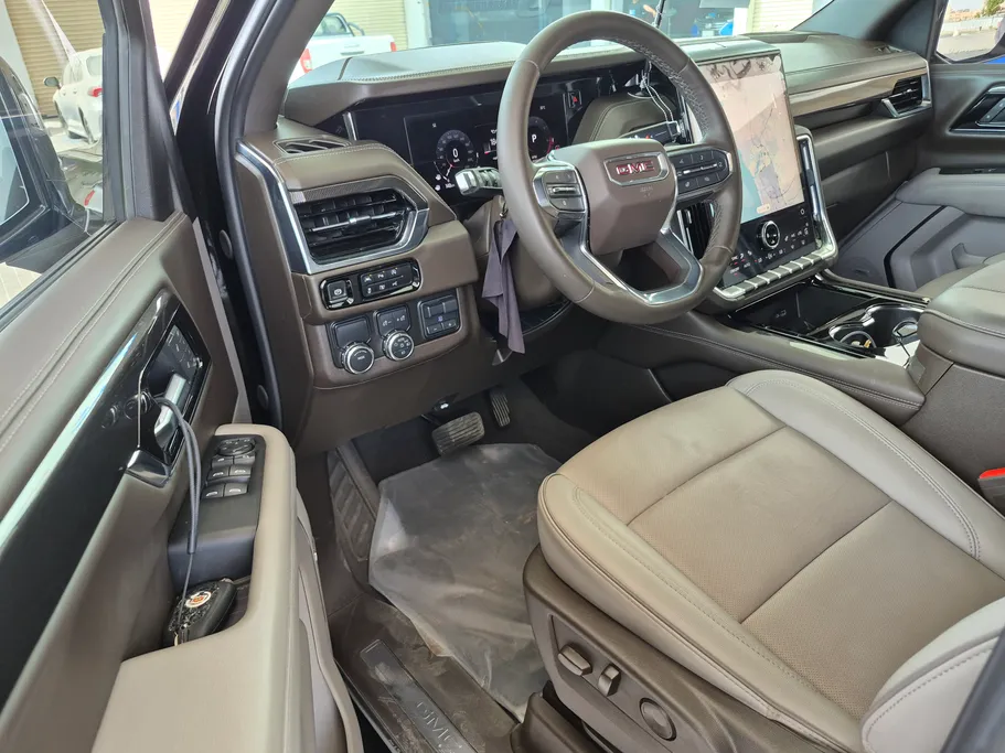2025 GMC Yukon Elevation 