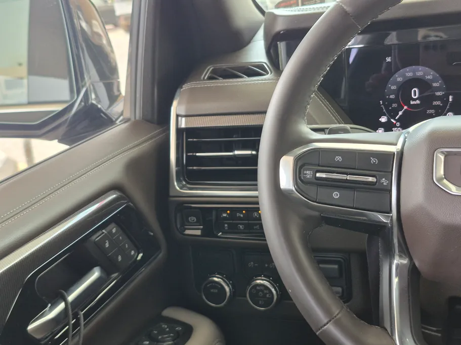 2025 GMC Yukon Elevation 