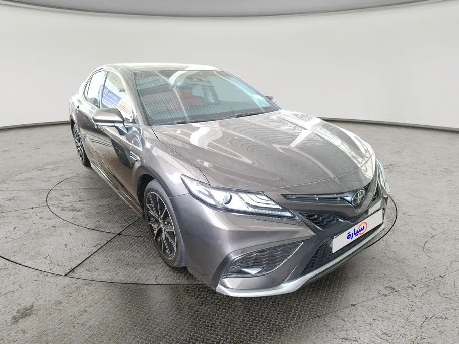 2022 Toyota Camry  SE V6 