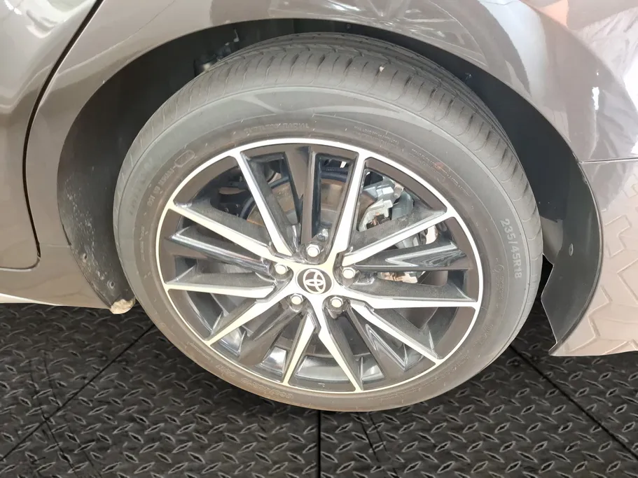 2022 Toyota Camry  SE V6 