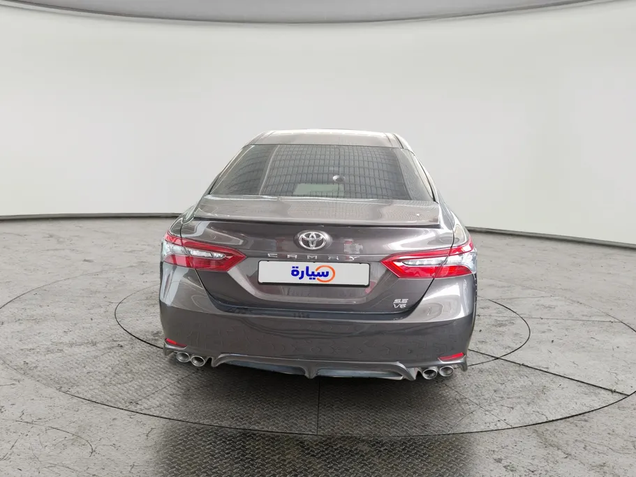 2022 Toyota Camry  SE V6 