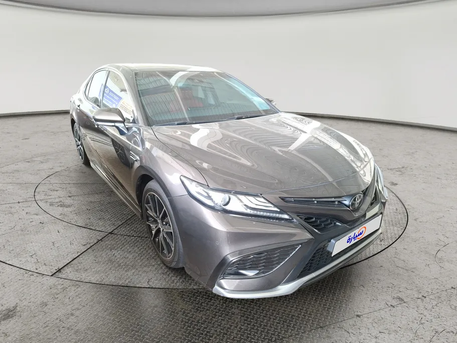 2022 Toyota Camry  SE V6 