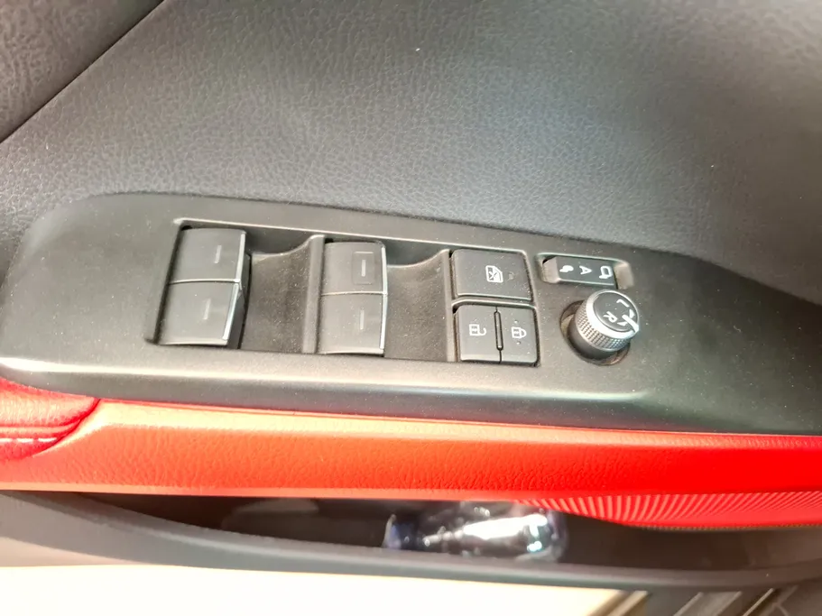 2022 Toyota Camry  SE V6 