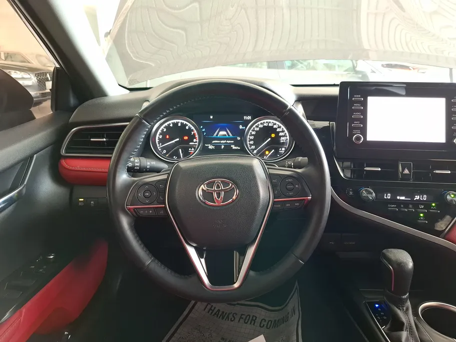 2022 Toyota Camry  SE V6 